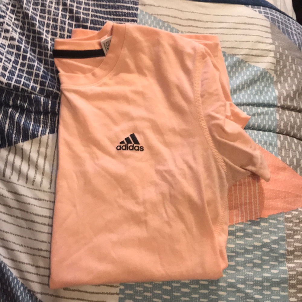 Short sleeve athletic shirt